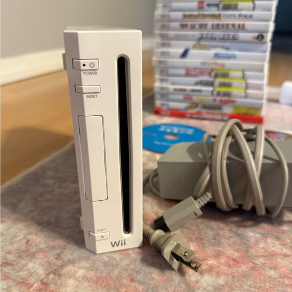 Nintendo Wii Console - Classic White - Picture 1 of 8